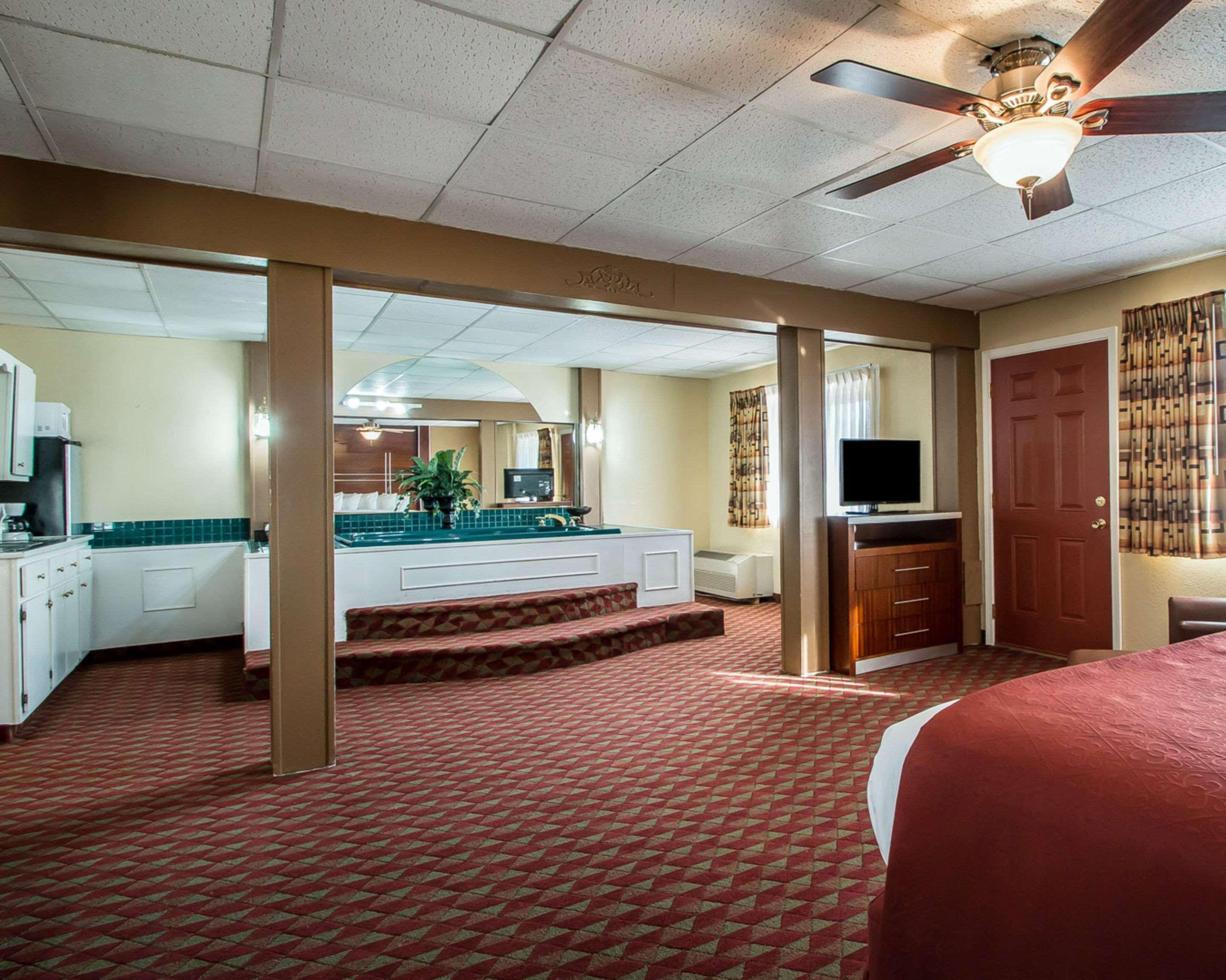Quality Inn East Dubuque Exteriör bild