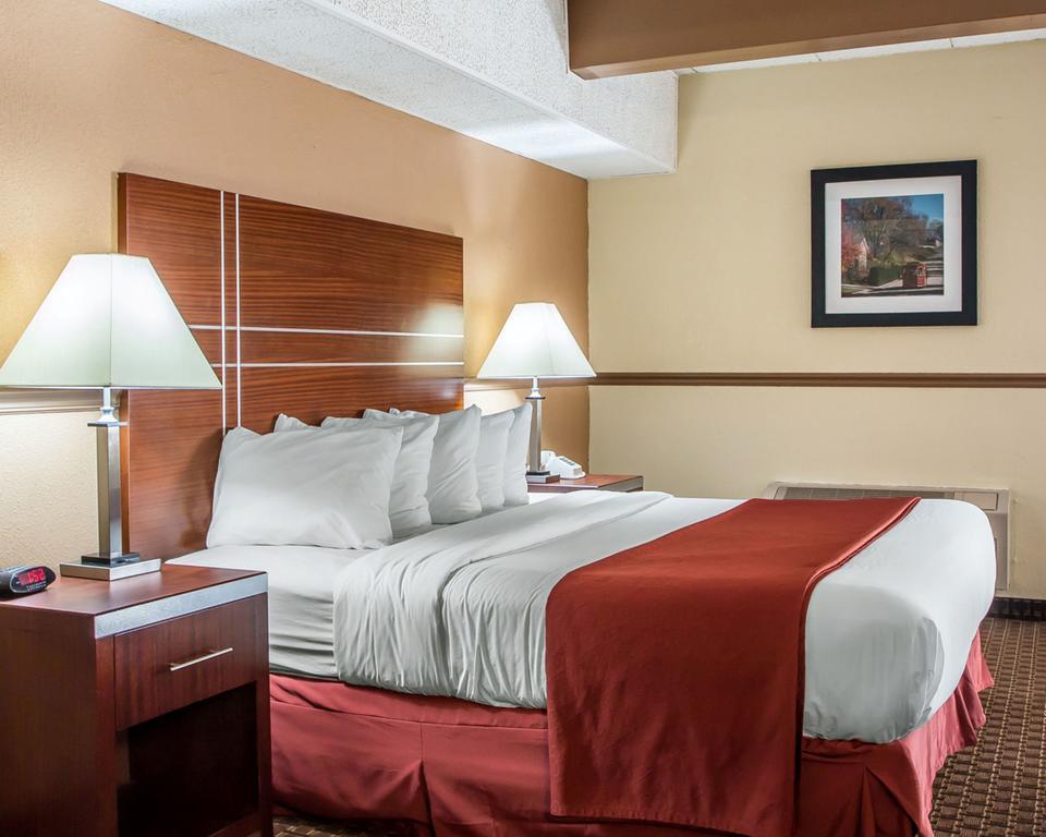 Quality Inn East Dubuque Exteriör bild