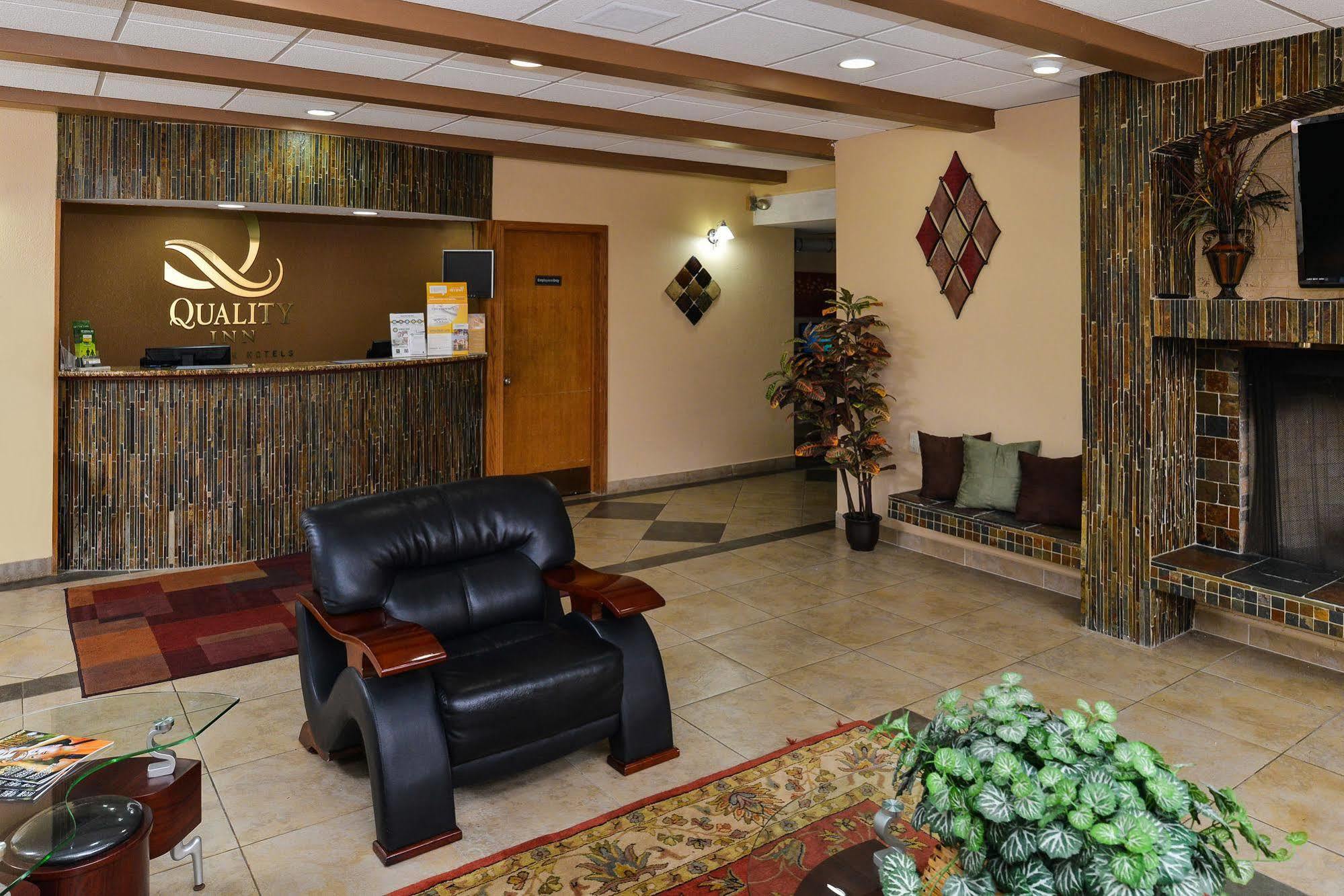 Quality Inn East Dubuque Exteriör bild