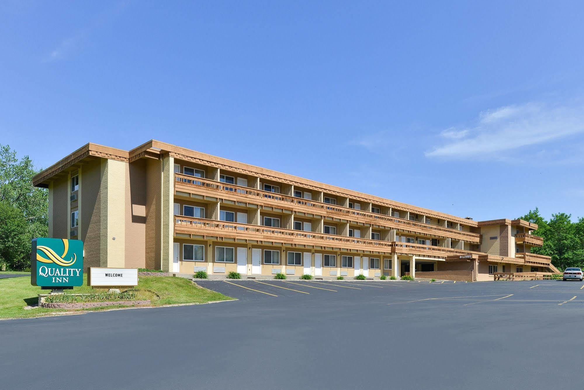 Quality Inn East Dubuque Exteriör bild